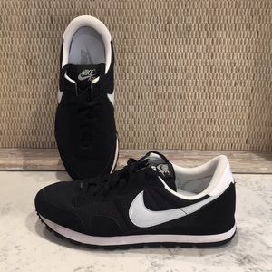 Nike Air Internationalist